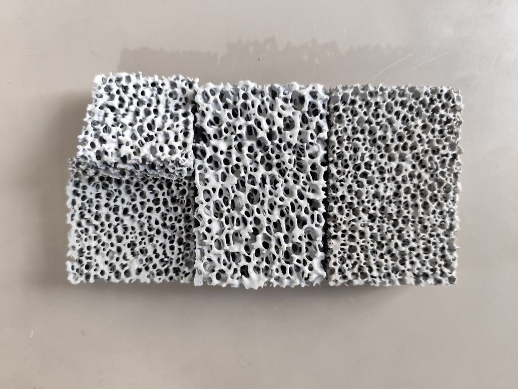 Silicon carbide foam filter